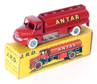 JRD Camion Unic citerne «Antar» rouge, réf. 122 (A.b.)