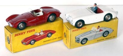 null DTF: Maserati Sport 2000 rouge, réf. 22 A (A.b.). DTF:Austin Healey 100 blanche,...