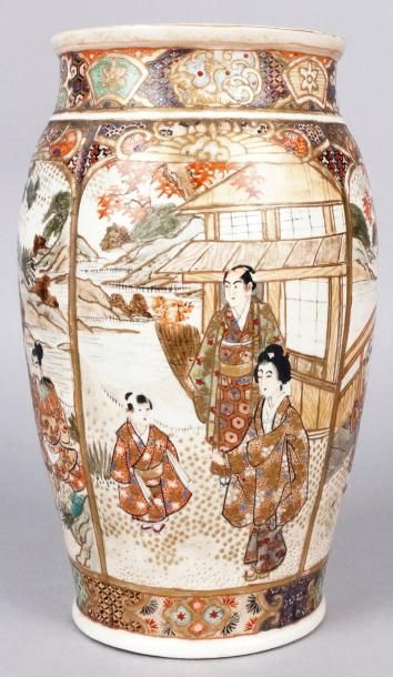 JAPON, KYOTO, vers 1900 VASE ovoïde à côtes droites pincées en faïence à décor Satsuma...