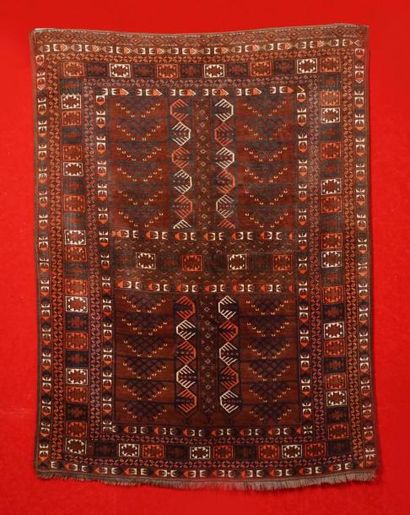 null Ancien HATCHLOU (Turkmène) fin XIXème début XXème, à décor de crochets, plantes,...