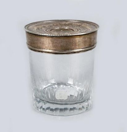 null POT À FARD en cristal taillé monture argent. XIXe siècle. Haut.: 5,5 cm