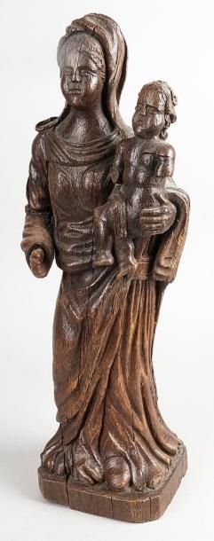 null ART POPULAIRE, XIXe siècle. VIERGE À L'ENFANT Chêne sculpté. H.: 50 cm