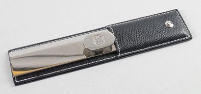 MONTBLANC RÈGLE DE BUREAU de 15 cm en acier dans un étui en cuir de veau grainé noir...