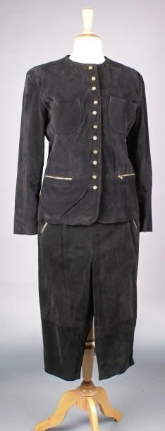 TORRENT ENSEMBLE en daim noir comprenant une veste (taille 38) et pantalon court...