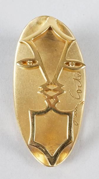 Jean COCTEAU (1889-1963) PENDENTIF en bronze doré signé et numéroté 17/150. L.: 6...