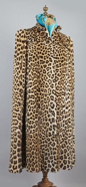 Henri STERN CAPE en panthère d'Afrique (panthera pardus). Vers 1970. Taille: 42 environ...