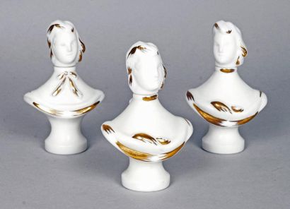 Gilbert d'ORSEL TROIS FLACONS À PARFUM «Coup de chapeau» en opaline blanche et dorée....
