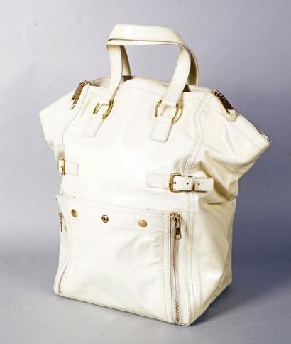 Yves SAINT-LAURENT- Rive Gauche SAC À MAIN modèle «Downtown» en cuir verni blanc...