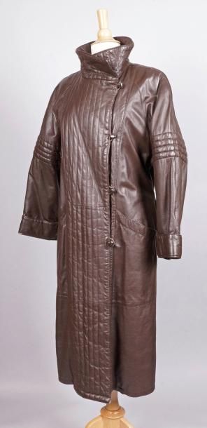 EMME MANTEAU DE DAME en agneau matelassé marron. Taille 42-44