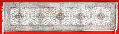 null GALERIE SINO-TABRIZ (Iran) en laine et soie 303 x 79