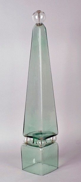 Attribué à Serge ROCHE (1898-1988) OBÉLISQUE de TABLE en verre soufflé moulé transparent...