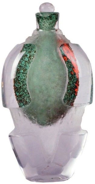 René DENIEL - né en 1947 
VASE bouteille en verre à section ovale à décor granité...