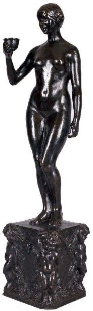 Yvonne SERRUYS - 1873-1953 
FEMME À LA COUPE, 1910
Épreuve en bronze à patine noire,...