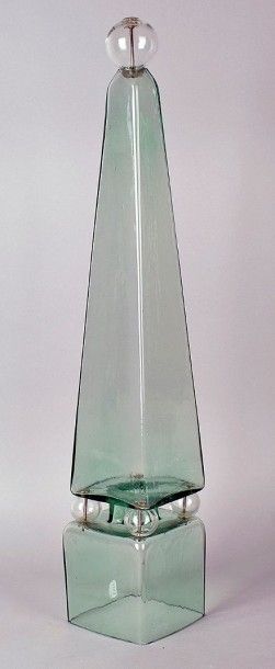Attribué à Serge ROCHE (1898-1988) OBÉLISQUE DE TABLE en verre soufflé moulé transparent...