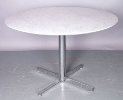 null TABLE DE SALLE À MANGER fût cylindrique sur quatre patins en métal chromé, plateau...