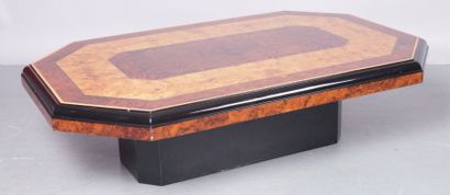 LANCEL TABLE BASSE RECTANGULAIRE à pans coupés en bois noirci et plateau marqueté...