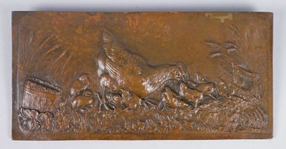 Auguste CAÏN (1821-1894) LA POULE ET SES PETITS Bas-relief en bronze. 11,5 x 23,5...
