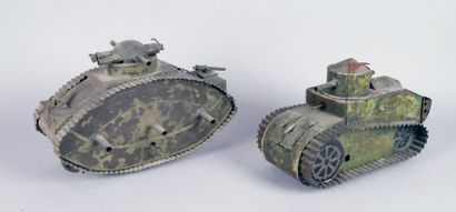 null Deux tanks dont anglais, mécanique, 1914 et français