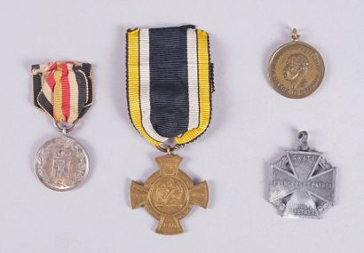 ALLEMAGNE (Royaume de Prusse - Empire d'Autriche) Quatre médailles: - Croix prussienne...