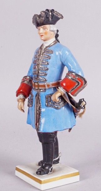 VANGERDINGE «Garde du corps du Roi (1715-1750)» Figurine polychrome avec accessoires....