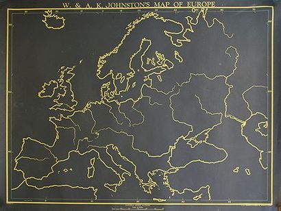 null CARTE DIDACTIQUE DE L'EUROPE marouflée sur panneau. Le papier permet le tracé...