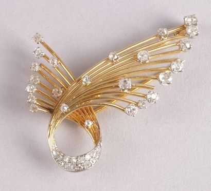 null BROCHE GERBE en or jaune sertie de brillants taille ancienne.
L.: 5,5 cm - Poids...