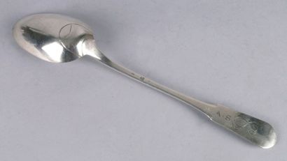 null CUILLER À RAGOÛT modèle uni-plat en argent d'époque XVIIIe siècle, spatule monogrammée...