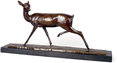 André BECQUEREL - 1893-1981 BICHE AUX AGUETS, vers 1940
Bronze à patine brun richement...
