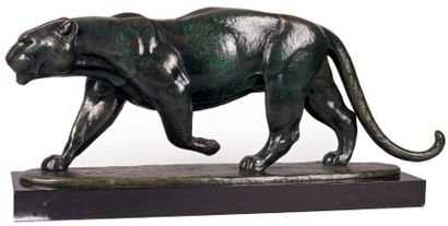 André BECQUEREL - 1893-1981 PANTHÈRE QUI MARCHE, vers 1940
Bronze à patine vert richement...