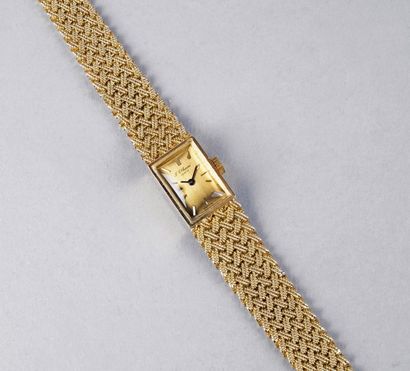 CHOPARD 
MONTRE-BRACELET DE DAME en or jaune, cadran rectangulaire, bracelet en or...