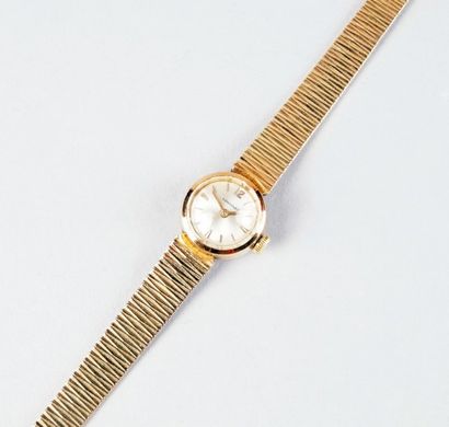 LONGINES 
MONTRE-BRACELET DE DAME en or jaune des années 1950, cadran rond, bracelet...