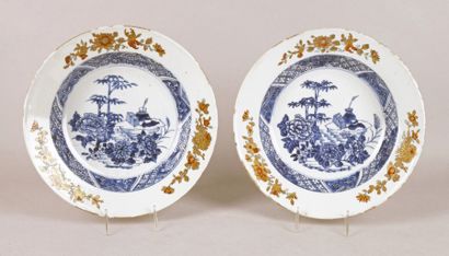 CHINE de Commande, XVIIIe siècle 
PAIRE D'ASSIETTES CREUSES en porcelaine à décor...