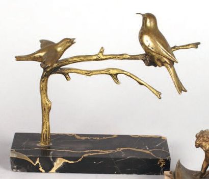 Henry FUGERE (1872-1944) Couple d'oiseaux perchés dans un arbre Groupe en bronze...