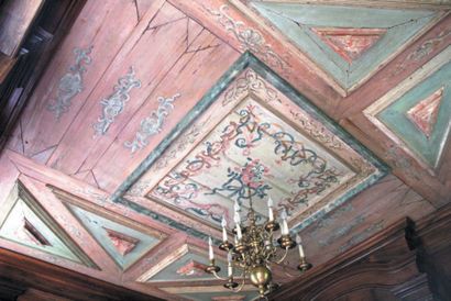 null PLAFOND en bois peint du XVIIe siècle.
Surface: 15 m2