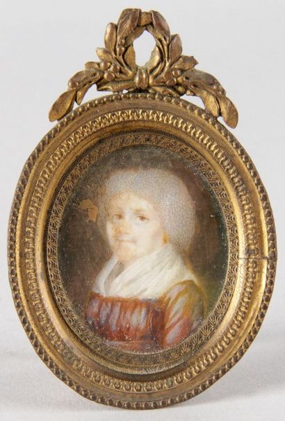 École FRANÇAISE du XVIIIe siècle 
PORTRAIT DE FEMME À LA ROBE ROUGE Miniature.
3,5...