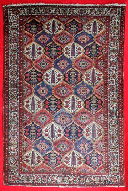 null Ancien et grand Tapis BAKHTIAR (Iran) vers 1940/1950.
Décor de jardin à semis...