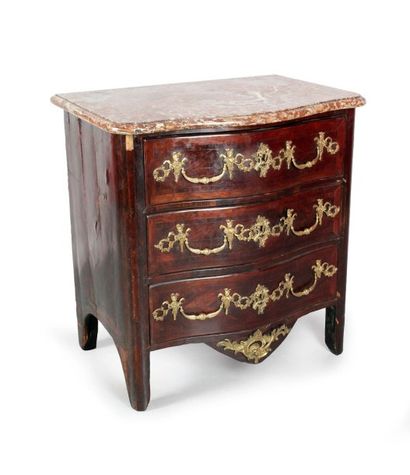  COMMODE DE RÉGENCE estampillée de Mathieu CRIAERD à façade galbée en frisage de... Gazette Drouot