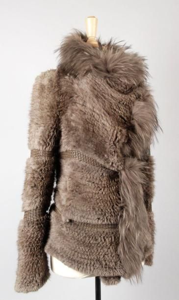Sonia RYKIEL VESTE en ondatra tricoté et cuir avec parements en marmotte de Finlande.
Taille...