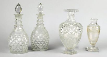 null VASES et CARAFES en cristal taillé.