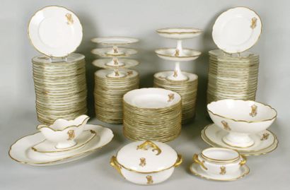 null Porcelaine de Limoges, distribuée par MANSARD 34, rue Paradis à Paris SERVICE...