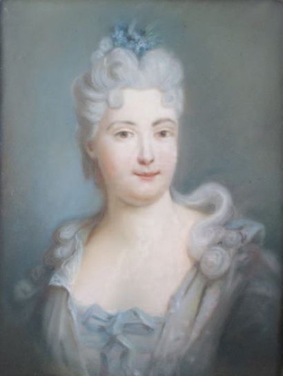 ÉCOLE FRANÇAISE du XVIIIe siècle Portrait de femme en buste presque de face Pastel....