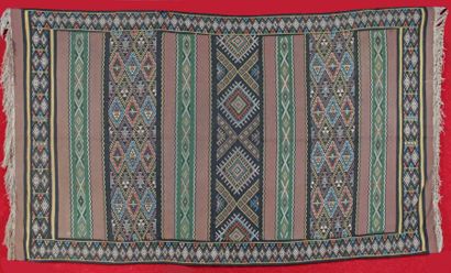 null GRAND TAPIS KILIM-BEBERE (Nord de l'Atlas) vers 1930
Travail à l aiguille en...