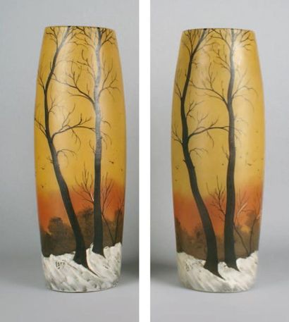 LEGRAS Paire de vases ovoïdes en verre teinté jaune à décor émaillé de paysages de...