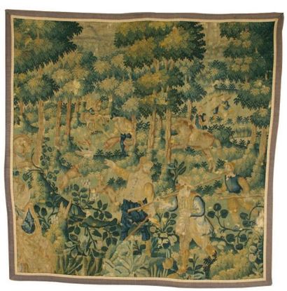null Fragment de tapisserie en laine figurant une scène de chasse dans une forêt....