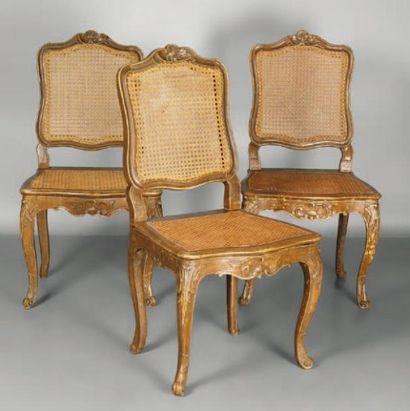 null Suite de 3 chaises cannées à dossier plat violoné d'époque Louis XV en bois...
