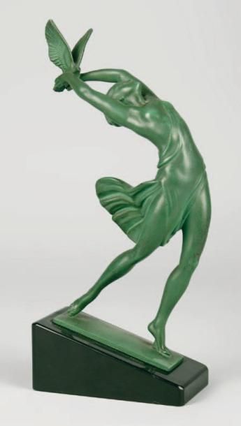 Pierre LE FAGUAYS- 1892-1962 LA DANSEUSE Épreuve en bronze à patine verte, signée...