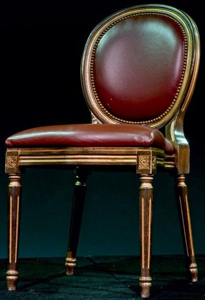 null Lot de 6 chaises Louis XVI
Structure hêtre, finition teinte bois merisier vieilli,...