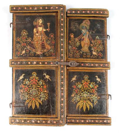 null LOT DE CINQ PANNEAUX en bois polychrome comprenant deux paires de portes d'armoire...