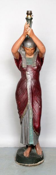 null TORCHÈRE en plâtre polychrome figurant une Égyptienne. Fin XIXe siècle.
Haut.:...