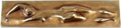 Claude LHOSTE - 1929-2010 LA NAGEUSE, 1975
Épreuve en bronze à patine dorée signée,...